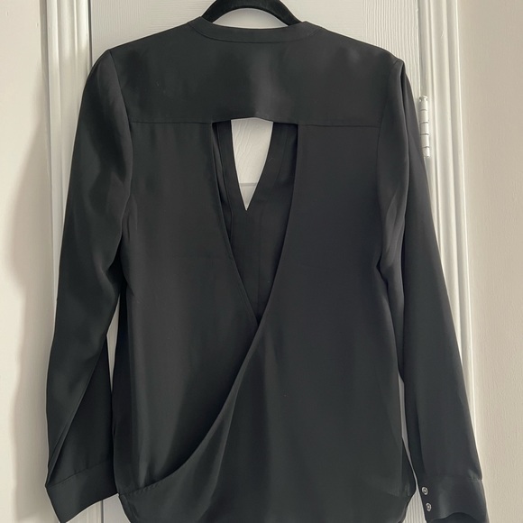 Guess long sleeve open back blouse - Picture 2 of 3